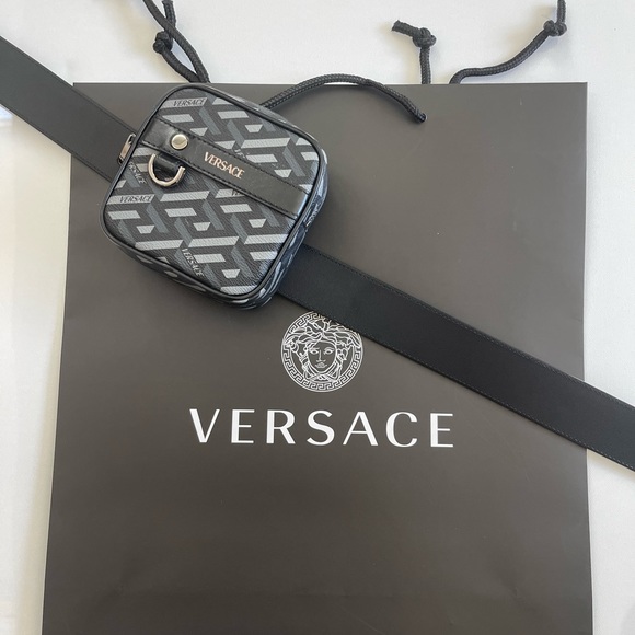 Authentic Versace Designer Belt Bags Leather - Picture 5 of 16